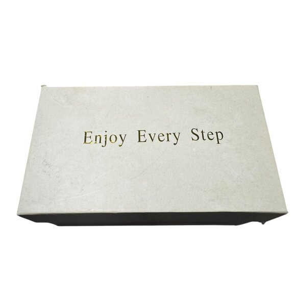 RIBONGZ Gold Block Heel Sandals With Strappy Design NWB ‎ Size 6.5 - Picture 9 of 9